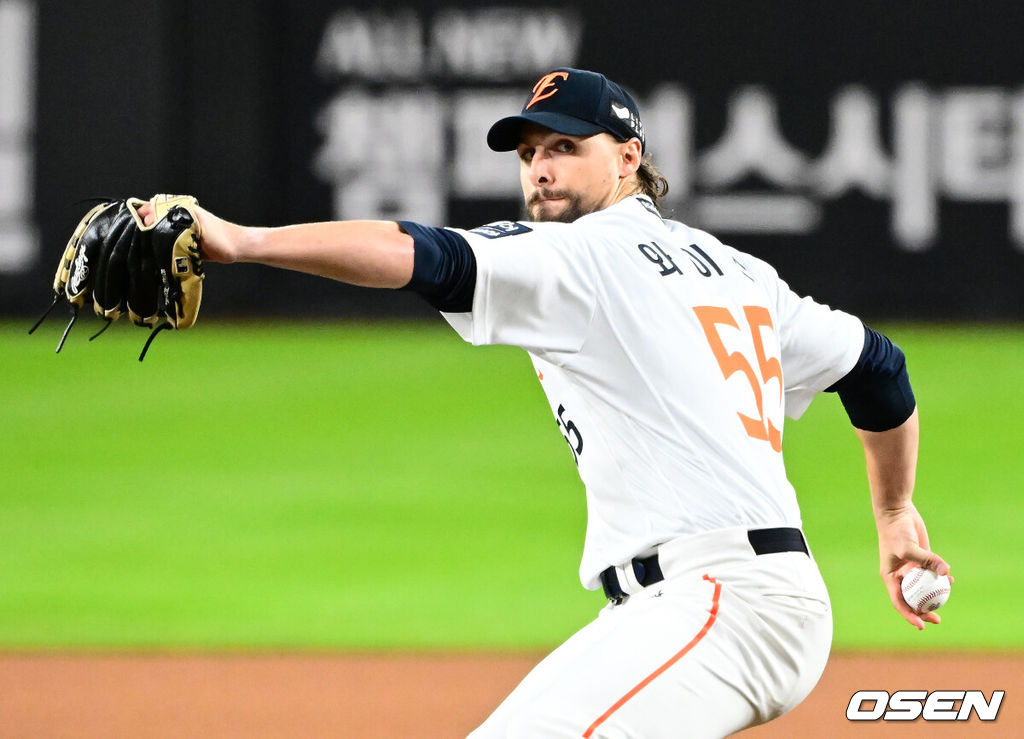 24일 오후 대전 한화생명볼파크에서 2025 신한 SOL Bank KBO리그 포스트시즌 플레이오프 5차전 한화 이글스와 삼성 라이온즈의 경기가 열렸다.한화는 코디 폰세, 삼성은 최원태를 선발 투수로 내세웠다.6회초 한화 와이스가 역투하고 있다. 2025.10.24 /jpnews@osen.co.kr