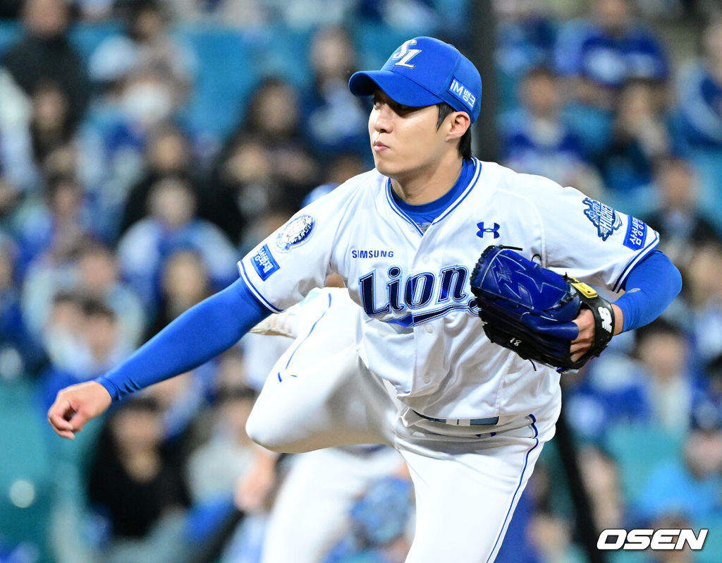 22일 대구 삼성라이온즈파크에서 ‘2025 신한 SOL Bank KBO리그’ 포스트시즌 플레이오프 4차전 삼성 라이온즈와 한화 이글스의 경기가 열렸다.삼성은 원태인, 한화는 정우주를 선발로 내세웠다.1회초 삼성 선발 원태인이 힘차게 공을 뿌리고 있다. 2025.10.22 / dreamer@osen.co.kr