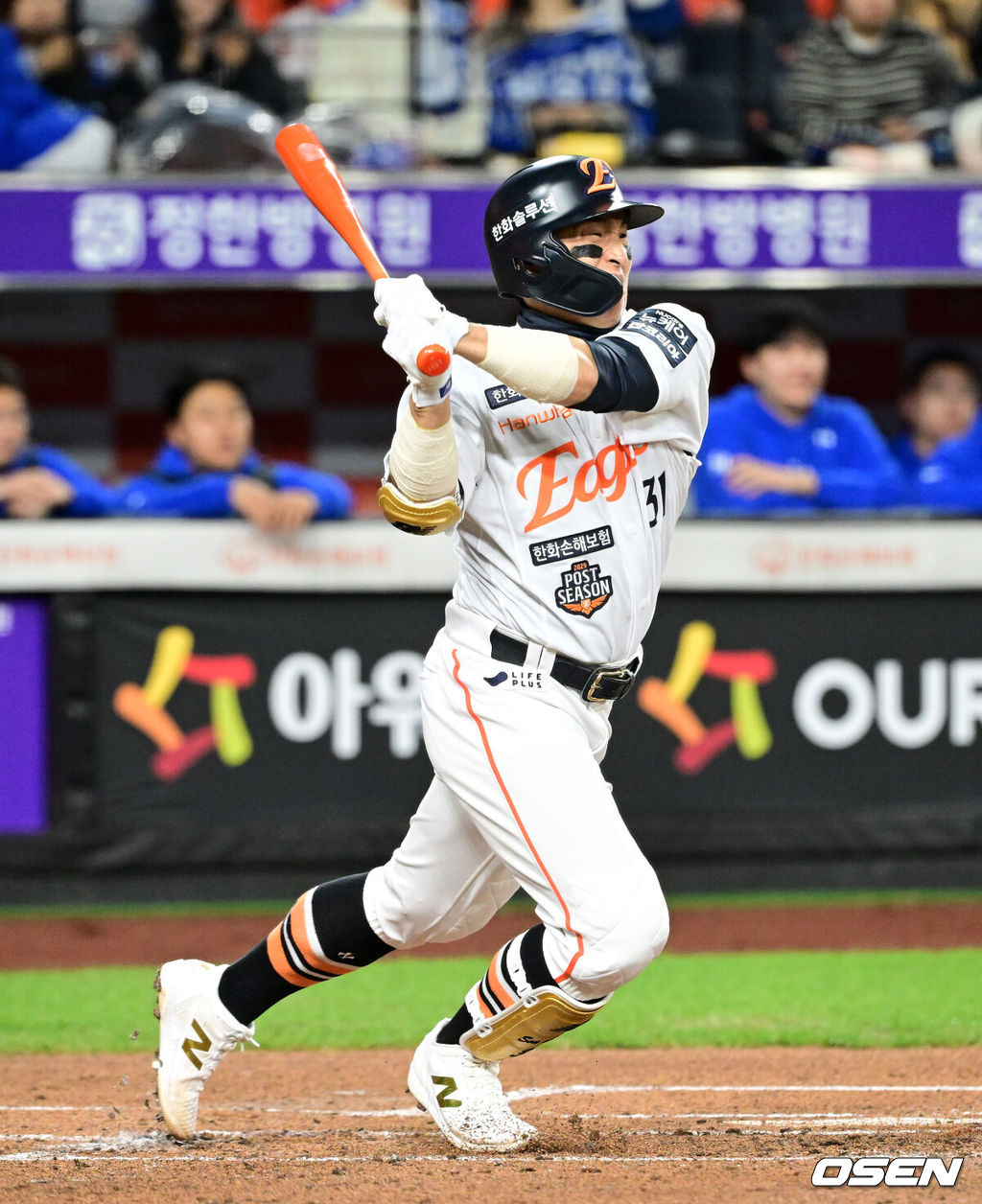 24일 오후 대전 한화생명볼파크에서 2025 신한 SOL Bank KBO리그 포스트시즌 플레이오프 5차전 한화 이글스와 삼성 라이온즈의 경기가 열렸다.한화는 코디 폰세, 삼성은 최원태를 선발 투수로 내세웠다.1회말 무사에서 한화 손아섭이 우전 안타를 치고 있다. 2025.10.24 /sunday@osen.co.kr