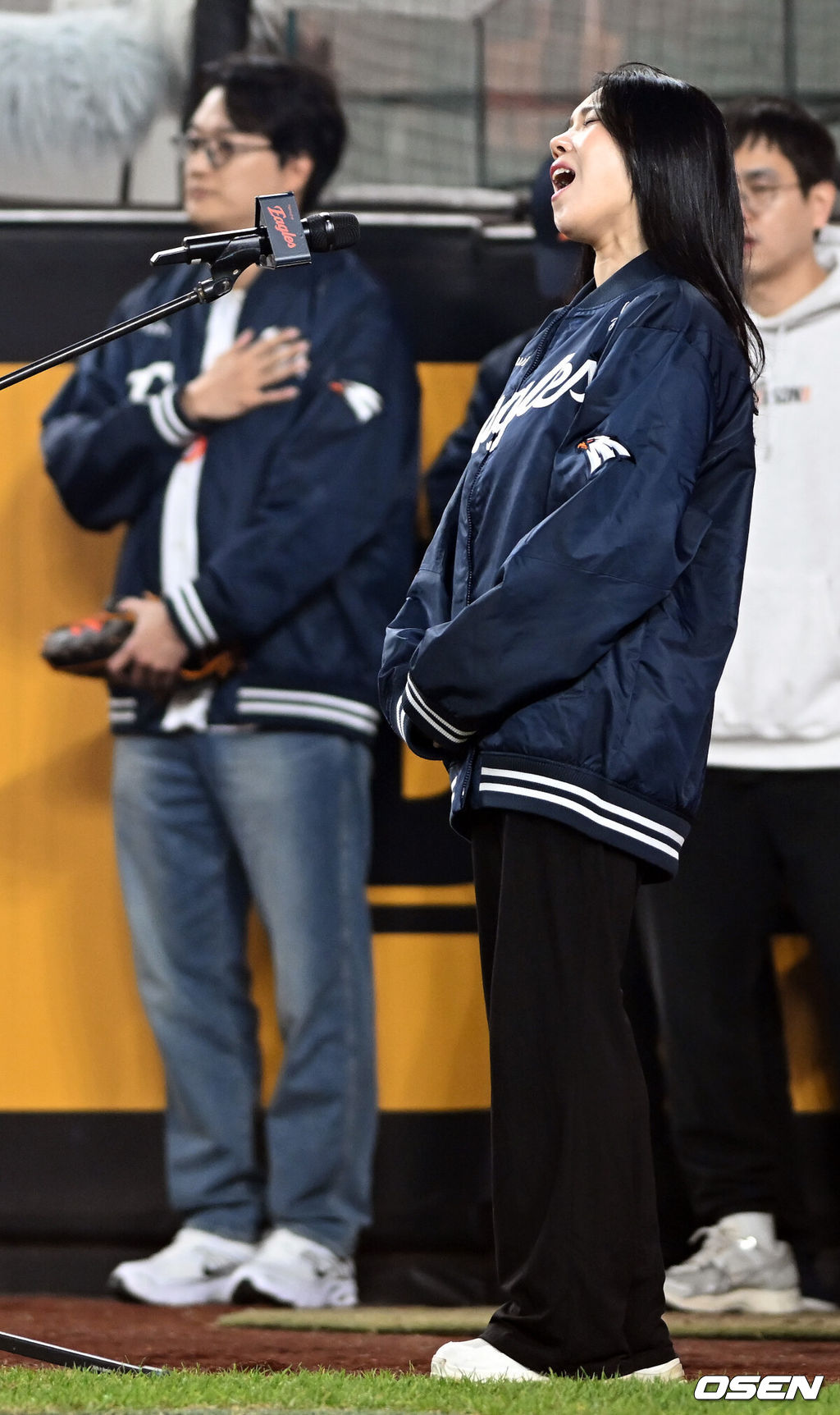 24일 오후 대전 한화생명볼파크에서 2025 신한 SOL Bank KBO리그 포스트시즌 플레이오프 5차전 한화 이글스와 삼성 라이온즈의 경기가 열렸다.한화는 코디 폰세, 삼성은 최원태를 선발 투수로 내세웠다.배다해가 애국가를 부르고있다. 2025.10.24 /spjj@osen.co.kr