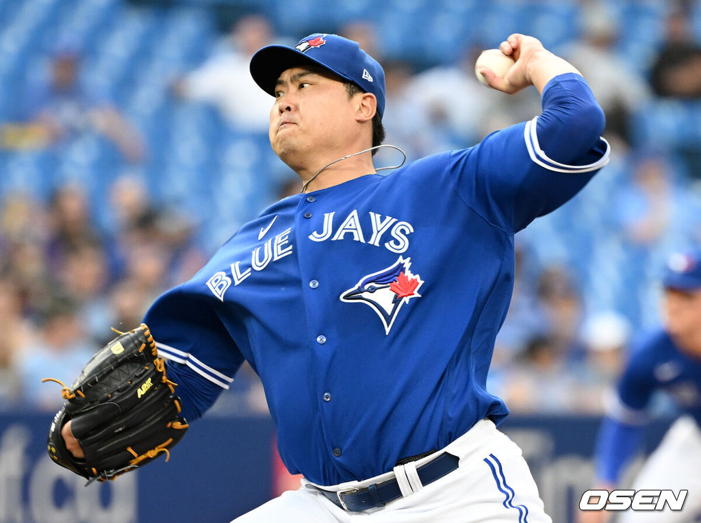 2일(한국시간) 캐나다 온타리오주 토론토 로저스센터에서 ‘2022 메이저리그’ 토론토 블루제이스와 시카고 화이트삭스의 경기가 열렸다.2회초 토론토 선발 류현진이 힘차게 공을 뿌리고 있다. 2022.06.02 / dreamer@osen.co.kr