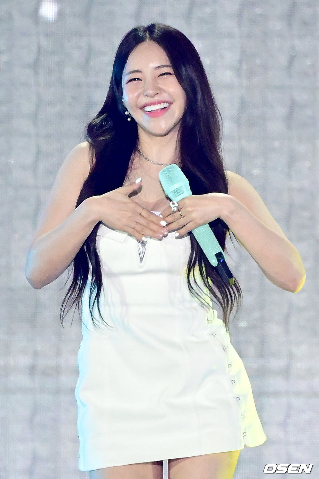 27일 오후 부산 연제구 아시아드 주경기장에서 ‘제29회 드림콘서트’ 행사가 열렸다. 이번 ‘드림콘서트’는 김재환, 드림캐쳐(DREAMCATCHER), 에버글로우(EVERGLOW), 엔믹스(NMIXX), 오마이걸(OH MY GIRL), 원어스(ONEUS), 있지(ITZY), 제이오원(JO1), 템페스트(TEMPEST), 골든차일드(Golden Child), 김태우, 드리핀(DRIPPIN), 브브걸, 비투비(BTOB), 티에이엔(TAN), 저스트비(JUST B), 미래소년(MIRAE), 라필루스(Lapillus), 나인아이(NINE.i)까지 총 19팀이 참석할 예정이다. 브브걸 유정이 멋진 공연을 펼치고 있다. 2023.05.27 /ksl0919@osen.co.kr