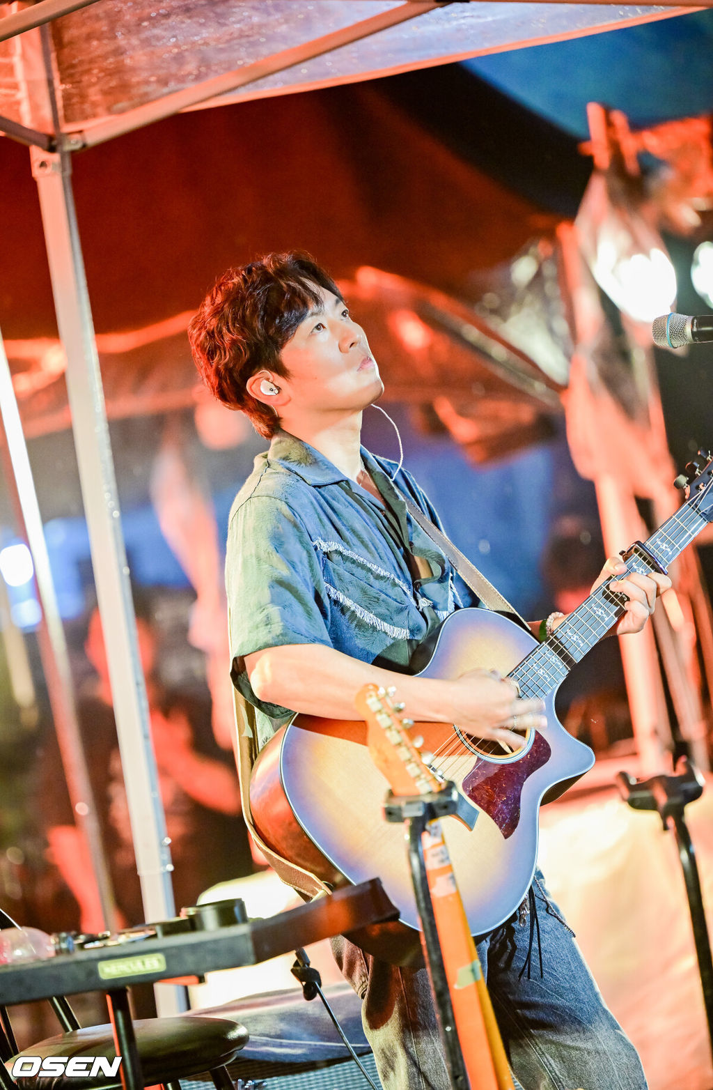 13일 서울 방이동 올림픽공원에서 국내 대표 음악 페스티벌 ‘뷰티풀 민트 라이프 2025(Beautiful Mint Life 2025, 이하 뷰민라) 첫째날 공연이 펼쳐졌다.첫날인 이날은 첫 페스티벌 헤드라이너 무대를 선보이는 ‘터치드’를 필두로 ‘선우정아’, ‘SAM KIM(샘킴)’, ‘오월오일’, ‘유주’, ‘Hi-Fi Un!corn(하이파이유니콘)’이 ‘Mint Breeze Stage(민트 브리즈 스테이지)’ 무대에 올랐다가수 하동균이 멋진 무대를 펼치고 있다. 2025.06.13 / soul1014@osen.co.kr