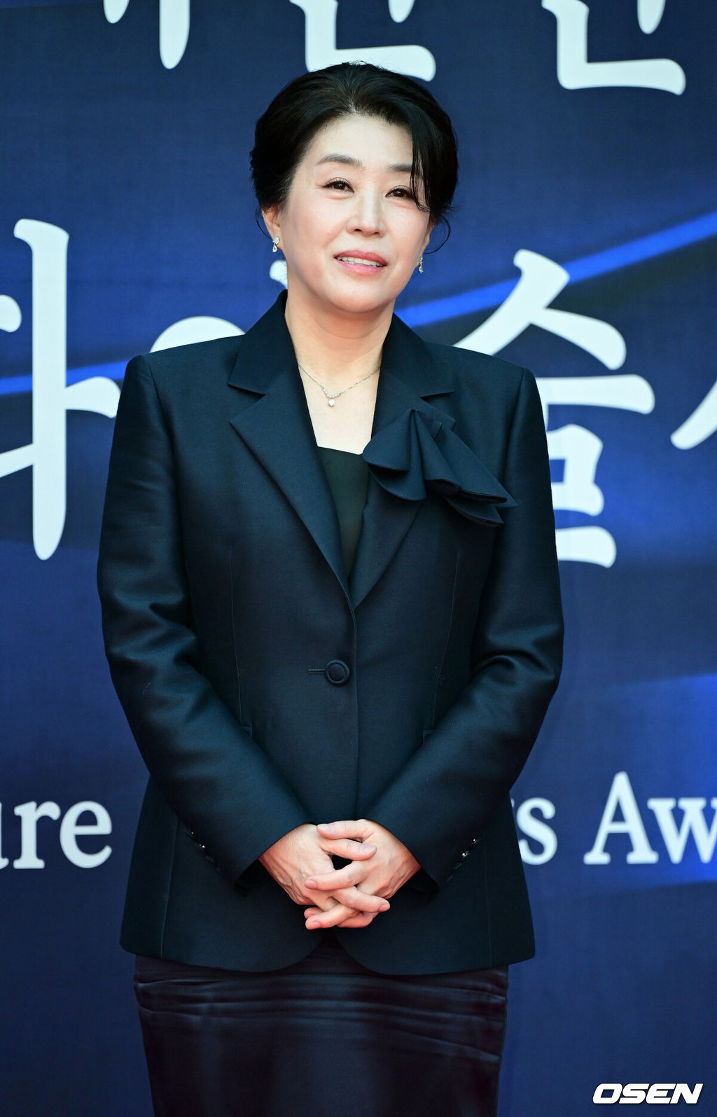 23일 오후 서울 장충동 국립극장 해오름극장에서 '2025 대한민국 대중문화예술상' 레드카펫 행사가 열렸다.올해로 16회를 맞이한 '대중문화예술상'은 대중문화예술인들의 사회적 위상과 창작 의욕을 높이고, 대중문화예술산업 발전에 이바지한 이들의 공을 기리고자 마련된 대중문화예술 분야 최고 권위의 정부 포상이다.배우 김미경이 레드카펫을 밟고 있다. 2024.10.23 / dreamer@osen.co.kr