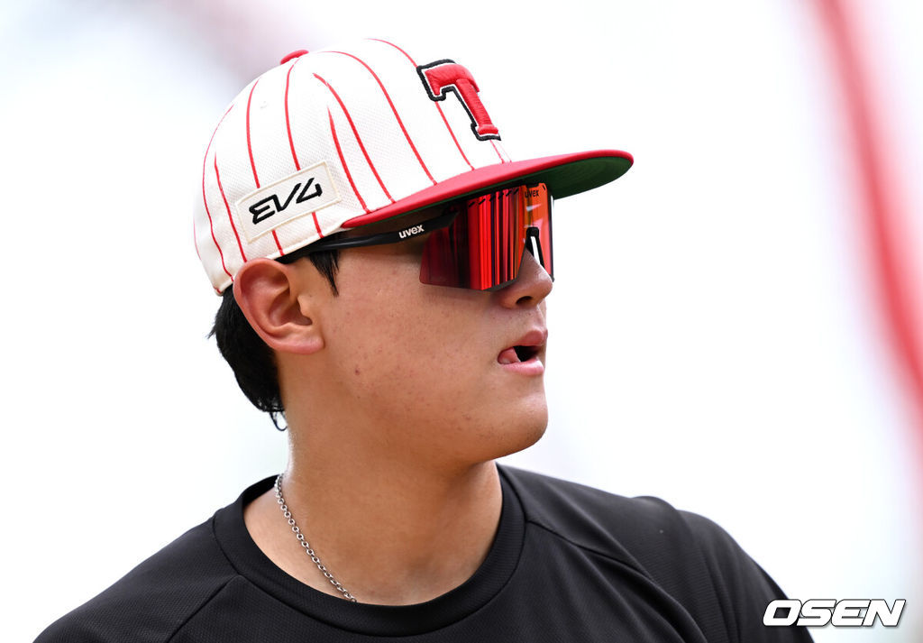 2일 오후 광주-기아 챔피언스필드에서 2025 신한 SOL Bank KBO리그 KIA 타이거즈와 한화 이글스의 경기가 열렸다.KIA는 네일, 한화는 문동주를 선발 투수로 내세웠다.KIA 김도영이 타격 훈련을 하고 있다. 2025.08.02 /sunday@osen.co.kr