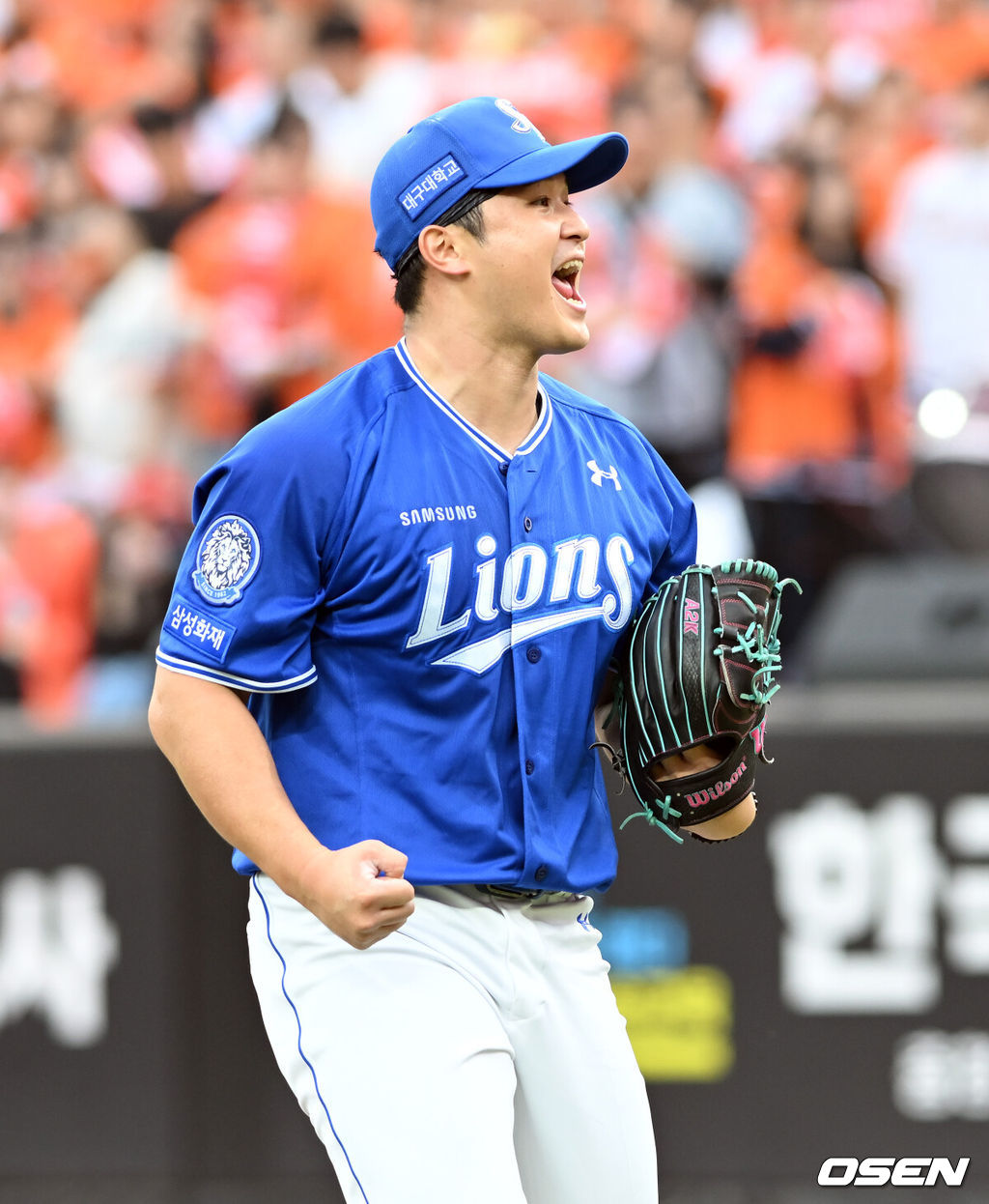 19일 오후 대전 한화생명볼파크에서 2025 신한 SOL Bank KBO리그 포스트시즌 플레이오프 2차전 한화 이글스와 삼성 라이온즈의 경기가 열렸다.한화는 라이언 와이스, 삼성은 최원태를 선발 투수로 내세웠다. 7회말 권광민을 삼진으로 처리 7이닝을 1실점으로 막아낸 최원태가 기뻐하고 있다. 2025.10.19 /spjj@osen.co.kr