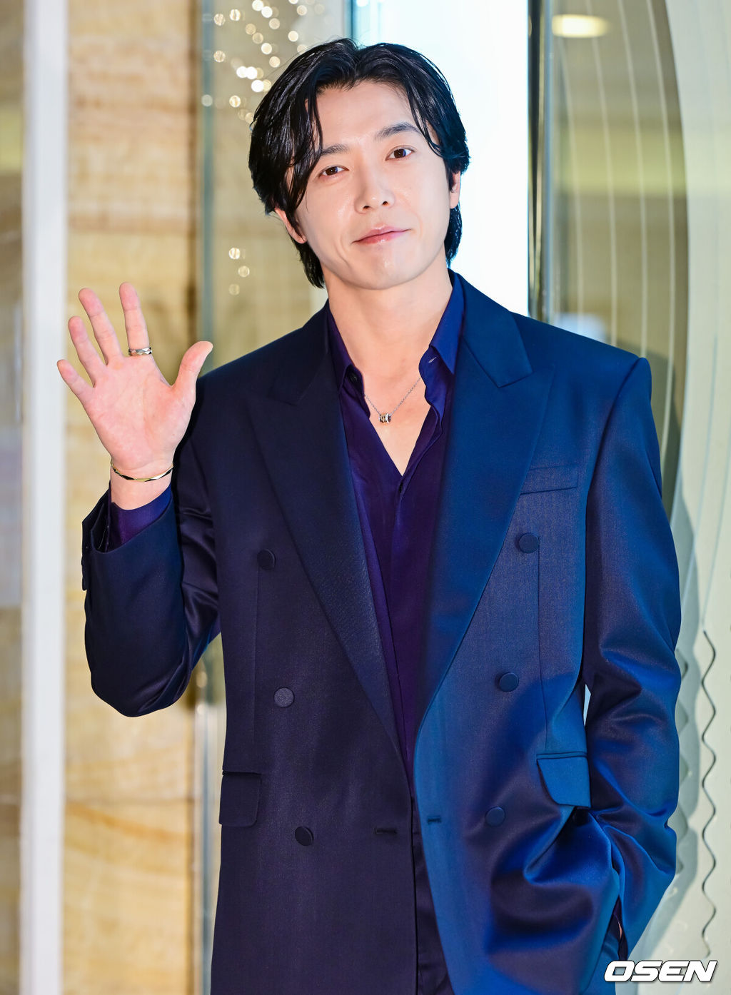 16일 오전 서울 강남구 압구정동 갤러리아백화점 명품관에서 그라프(GRAFF) 포토콜 행사가 열렸다.이날 배우 이지아, 김재욱이 참석했다.김재욱이 포즈를 취하고 있다. 2025.05.16 /jpnews@osen.co.kr