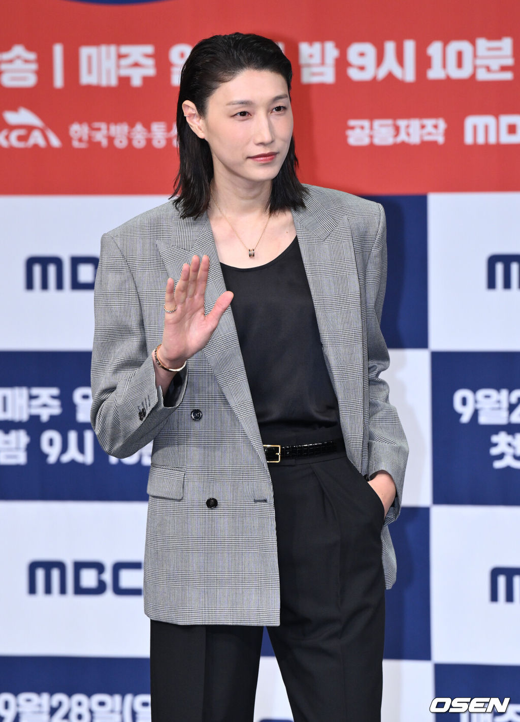 MBC 새 예능 ‘신인감독 김연경’ 제작발표회가 24일 서울 마포구 상암 MBC 골든마우스홀에서 열렸다.오는 28일 첫 방송하는 MBC 새 예능 프로그램 ‘신인감독 김연경’은 신인감독으로 돌아온 배구계의 전설 배구 황제 김연경의 구단 창설 프로젝트다.전 배구선수 김연경이 포즈를 취하고 있다.  2025.09.24 /cej@osen.co.kr