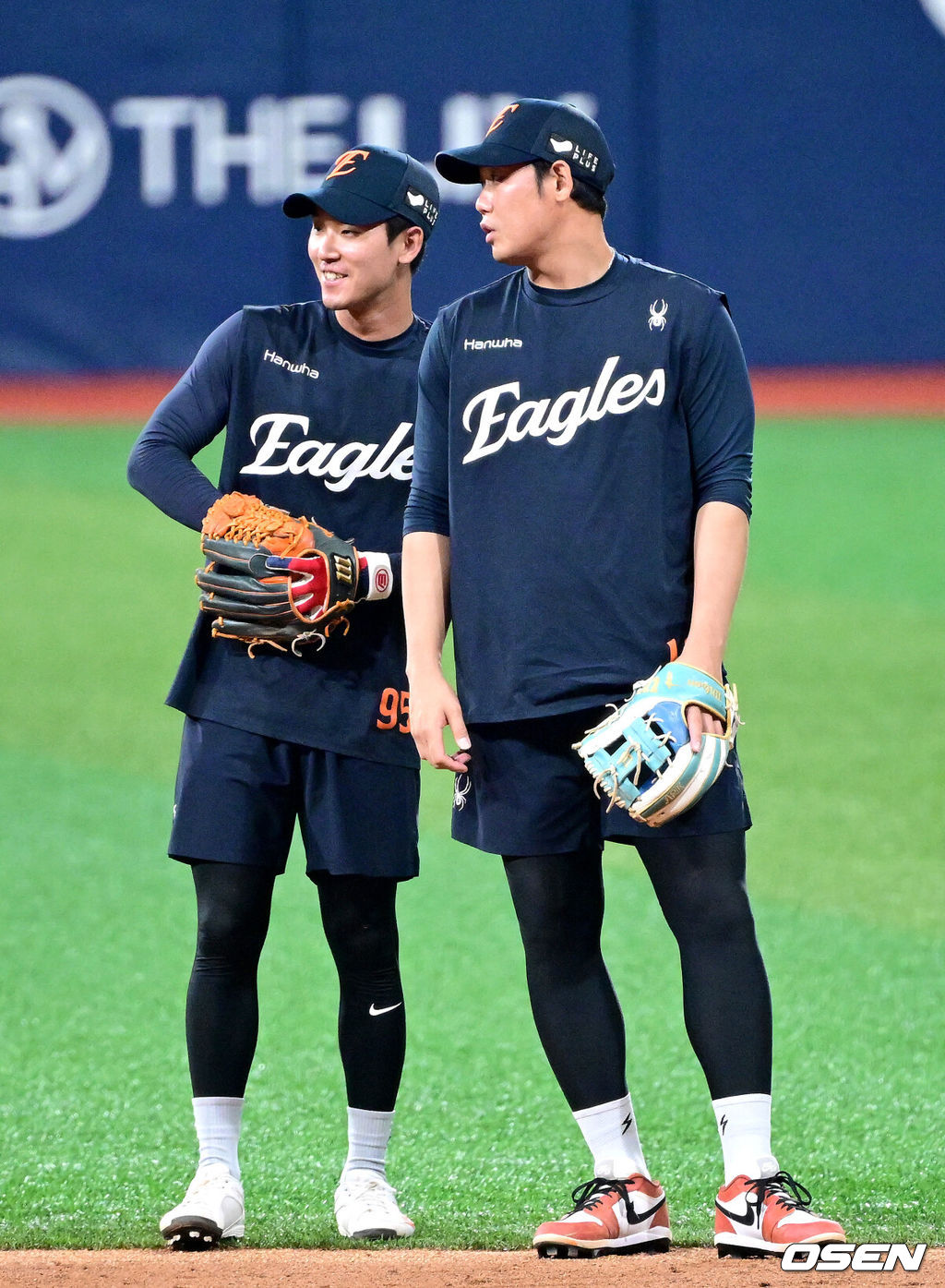 경기를 앞두고 한화 하주석과 황영묵이 수비 훈련을 펼치고 있다. 2025.07.04 / dreamer@osen.co.kr