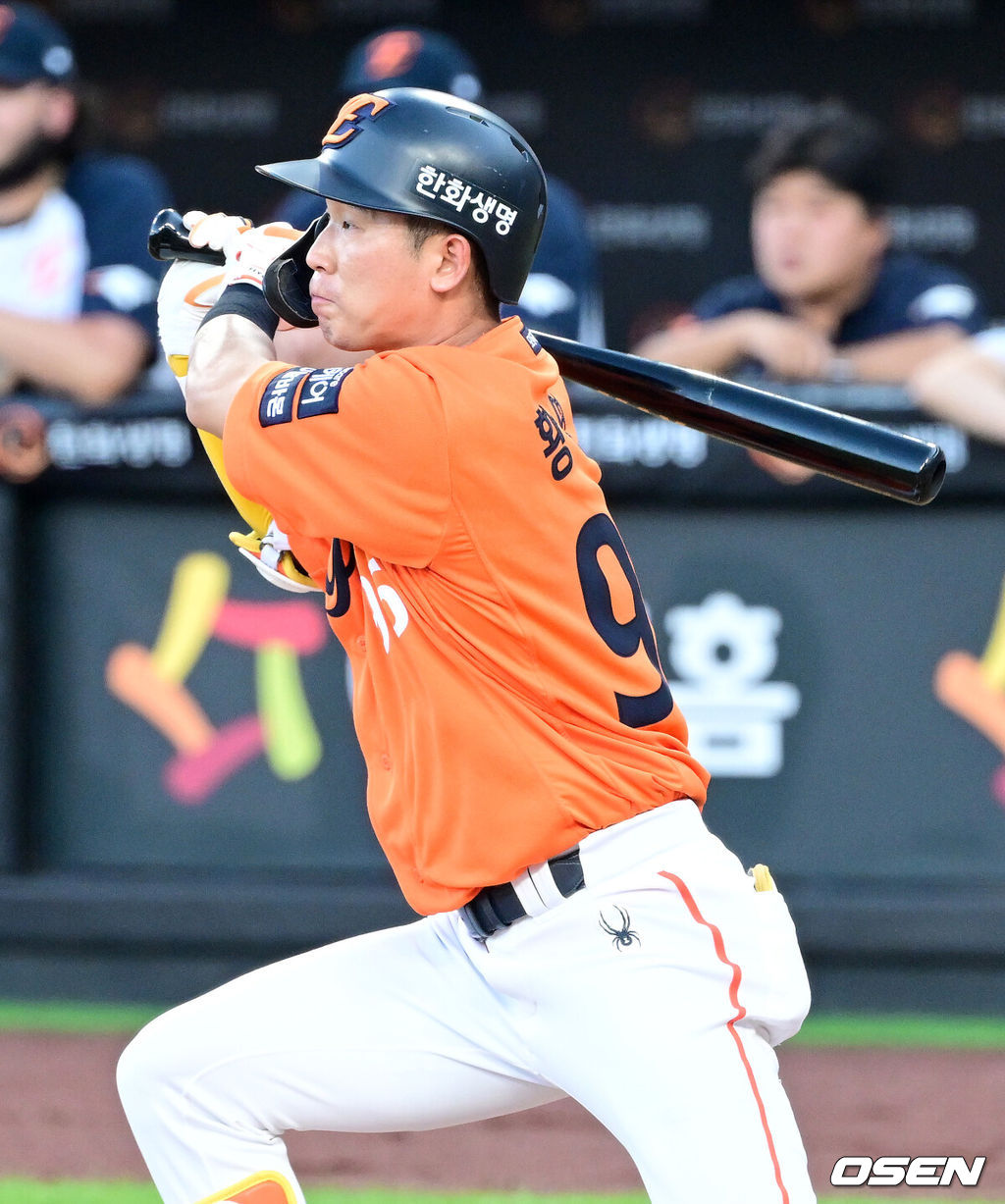 25일 대전 한화생명볼파크에서 ‘2025 신한 SOL Bank KBO리그’ 한화 이글스와 SSG 랜더스의 경기가 열렸다. 1회말 무사 선두타자로 나선 한화 황영묵이 우중간 2루타를 날리고 있다. 2025.07.25 / dreamer@osen.co.kr