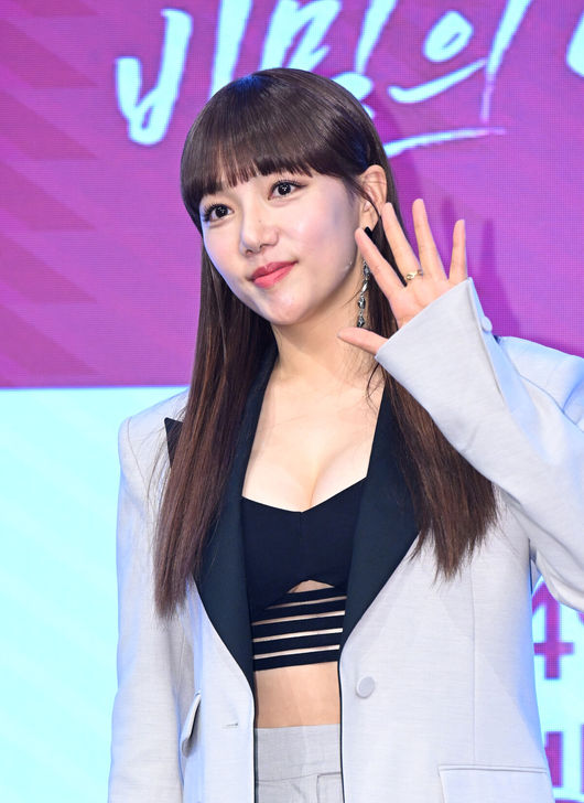 14일 오후 서울 구로구 디큐브시티에서 KBS 2TV 새 일일드라마 ‘비밀의 여자’ 제작발표회가 열렸다.배우 이채영이 포토타임을 가지고 있다. 2023.03.14 /sunday@osen.co.kr