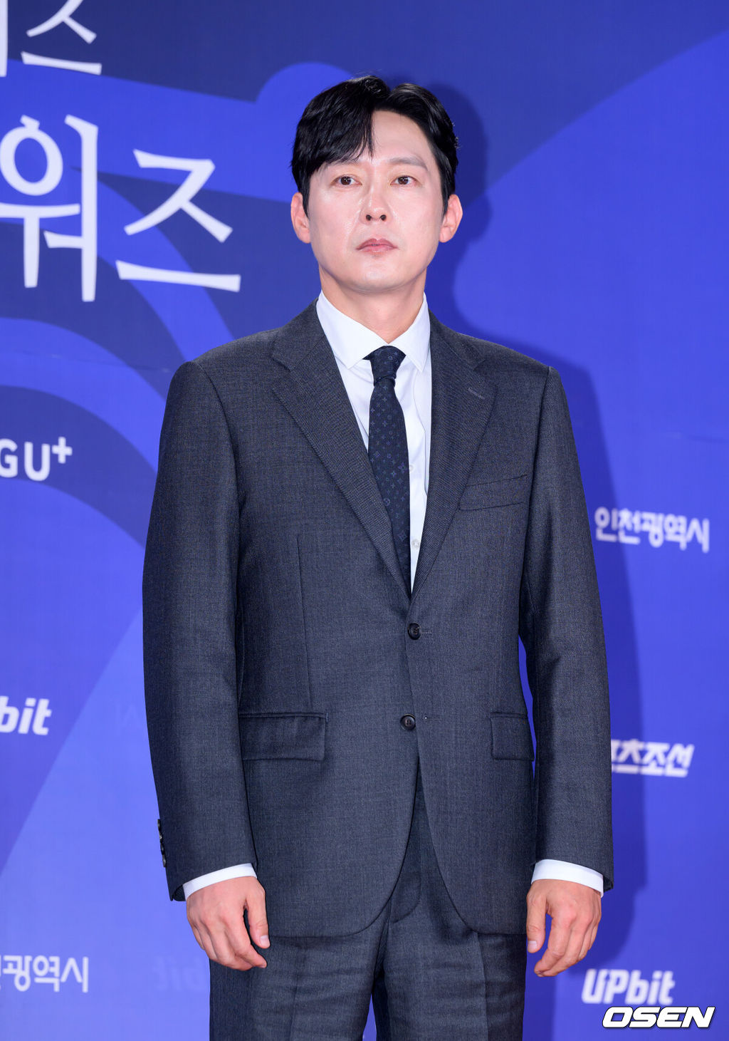 제4회 청룡시리즈어워즈 레드카펫 및 포토월 행사가 18일 인천 파라다이스시티에서 열렸다.청룡시리즈어워즈는 2022년 대한민국 최초로 시도된 오리지널 스트리밍 시리즈를 대상으로 하는 시상식이다. 사회는 전현무와 임윤아로 4년 연속 호흡을 맞춘다.배우 박병은이 레드카펫을 밟고 있다. 2025.07.18 /sunday@osen.co.kr