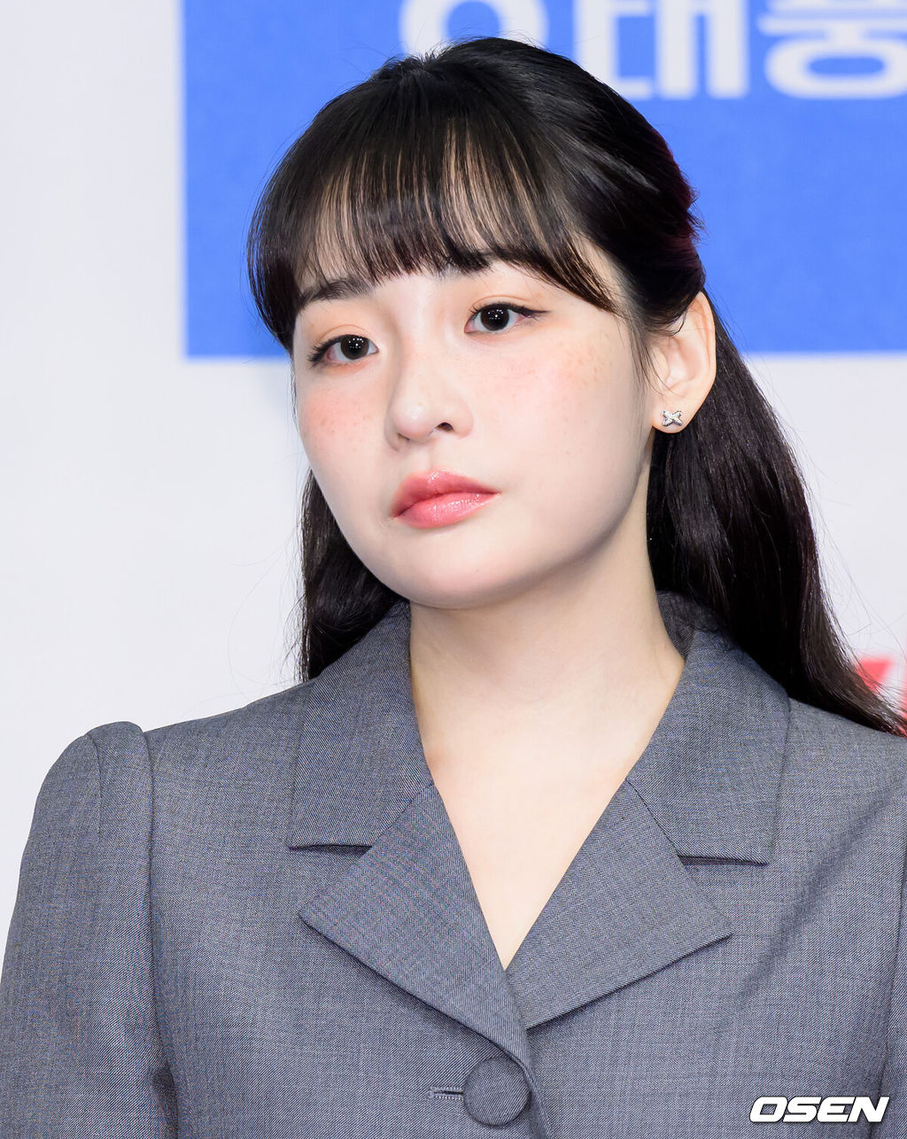 1일 서울 더 링크 서울에서 tvN 새 토일드라마 ‘태풍상사’ 제작발표회가 열렸다. '태풍상사'는 1997년 IMF, 직원도, 돈도, 팔 것도 없는 무역회사의 사장이 되어버린 초보 상사맨 ‘강태풍’의 고군분투 성장기를 그린다. 오는 10월 11일 토요일 밤 9시 10분에 첫 방송된다.배우 김민하가 포토타임을 가지고 있다. 2025.10.01 /sunday@osen.co.kr