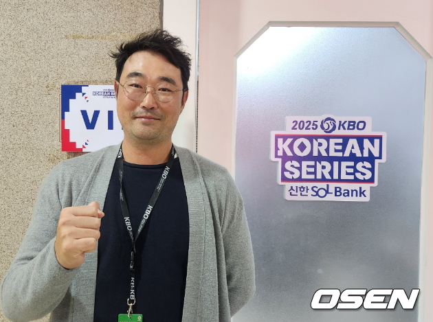 한화 출신 송광민 충남중 코치가 지역 방송 라디오 해설을 위해 한국시리즈 2차전이 열린 잠실구장을 찾았다. 2025.10.27 /waw@osen.co.kr