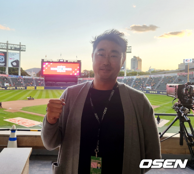 한화 출신 송광민 충남중 코치가 지역 방송 라디오 해설을 위해 한국시리즈 2차전이 열린 잠실구장을 찾았다. 2025.10.27 /waw@osen.co.kr