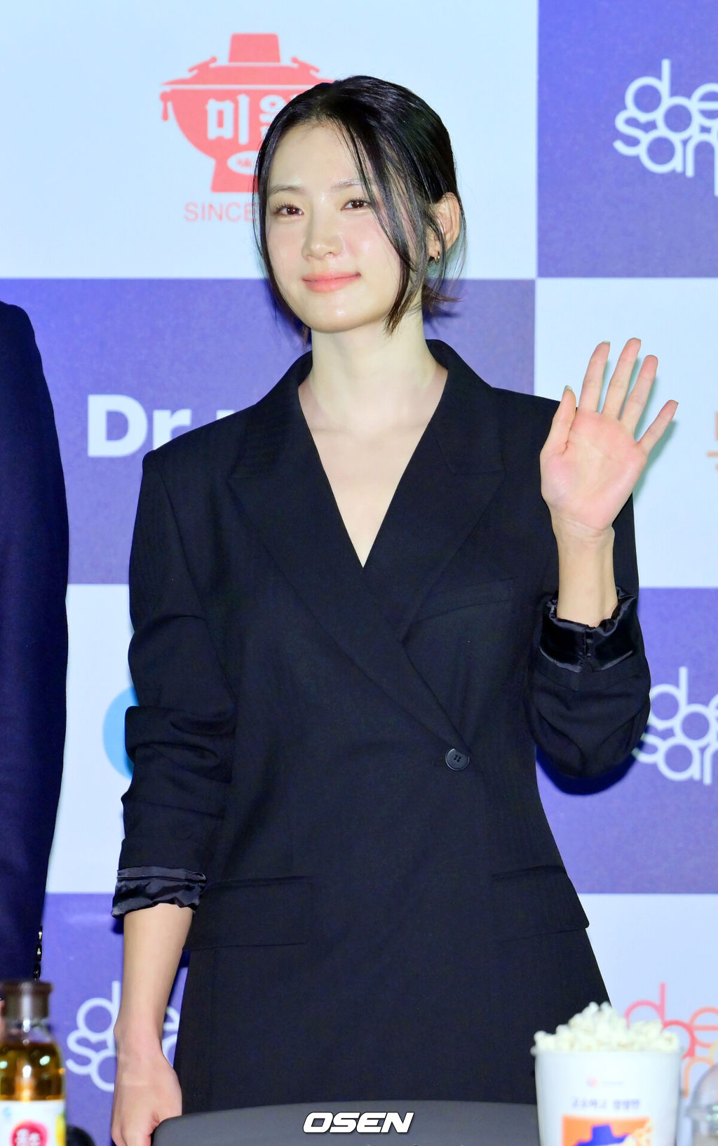 29일 서울 CGV 여의도에서 제46회 청룡영화상 핸드프린팅 행사가 열렸다.이날 배우 황정민, 김고은, 정해인, 이상희, 노상현, 박주현이 참석했다. 배우 박주현이 간담회를 하고 있다. 2025.10.29 / rumi@osen.co.kr