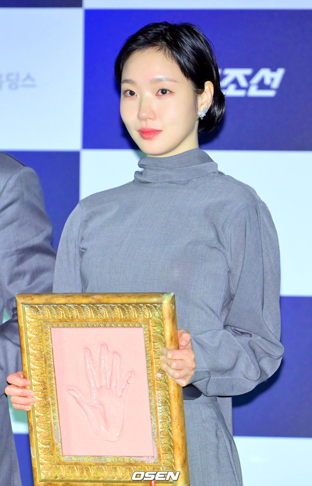 29일 서울 CGV 여의도에서 제46회 청룡영화상 핸드프린팅 행사가 열렸다.이날 배우 황정민, 김고은, 정해인, 이상희, 노상현, 박주현이 참석했다. 배우 김고은이 포토타임을 갖고 있다. 2025.10.29 / rumi@osen.co.kr