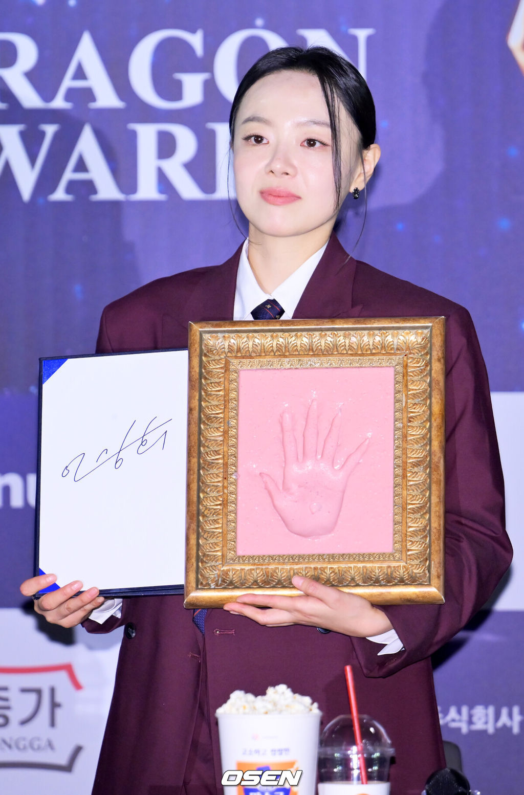 29일 서울 CGV 여의도에서 제46회 청룡영화상 핸드프린팅 행사가 열렸다.이날 배우 황정민, 김고은, 정해인, 이상희, 노상현, 박주현이 참석했다. 배우 이상희가 포토타임을 갖고 있다. 2025.10.29 / rumi@osen.co.kr