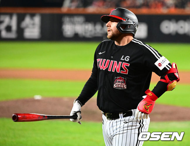 [OSEN=대전, 지형준 기자] 29일 대전시 중구 부사동 대전한화생명볼파크에서 2025 신한 SOL Bank KBO리그 포스트시즌 한국시리즈 3차전 한화 이글스와 LG 트윈스의 경기가 진행됐다.이날 경기에 한화는 폰세를, LG는 손주영을 선발투수로 내세웠다. 6회초 1사 2루에서 LG 오스틴이 삼진으로 물러나고 있다. 2025.10.29 /jpnews@osen.co.kr