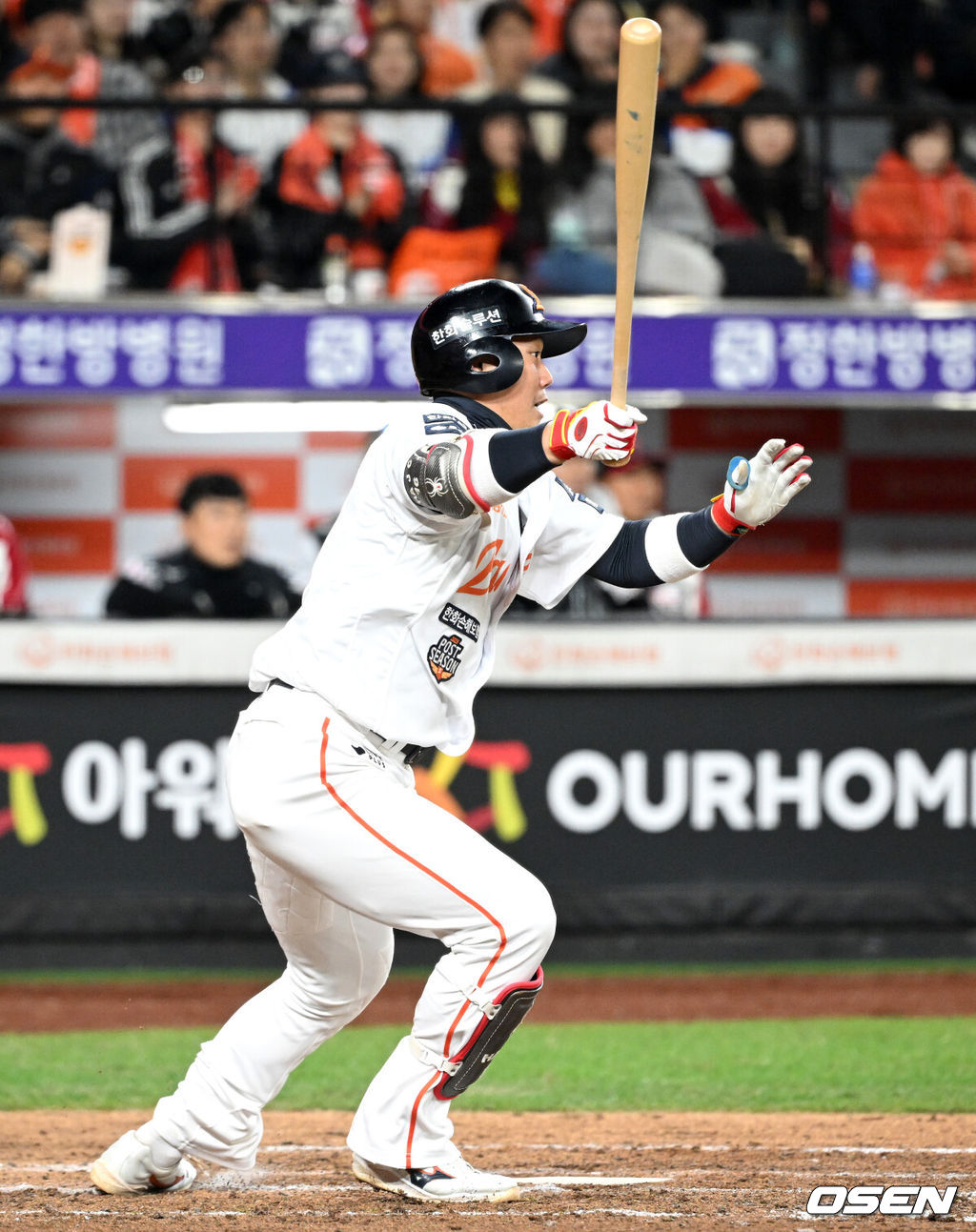 30일 대전 한화생명볼파크에서 2025 신한 SOL Bank KBO리그 포스트시즌 한국시리즈 4차전 한화 이글스와 LG 트윈스의 경기가 열렸다.이날 경기에 한화는 와이스를, LG는 치리노스를 선발투수로 내세웠다. 4회말 1사 2,3루에서 한화 하주석이 땅볼 타점을 올리고 있다. 2025.10.30 /sunday@osen.co.kr