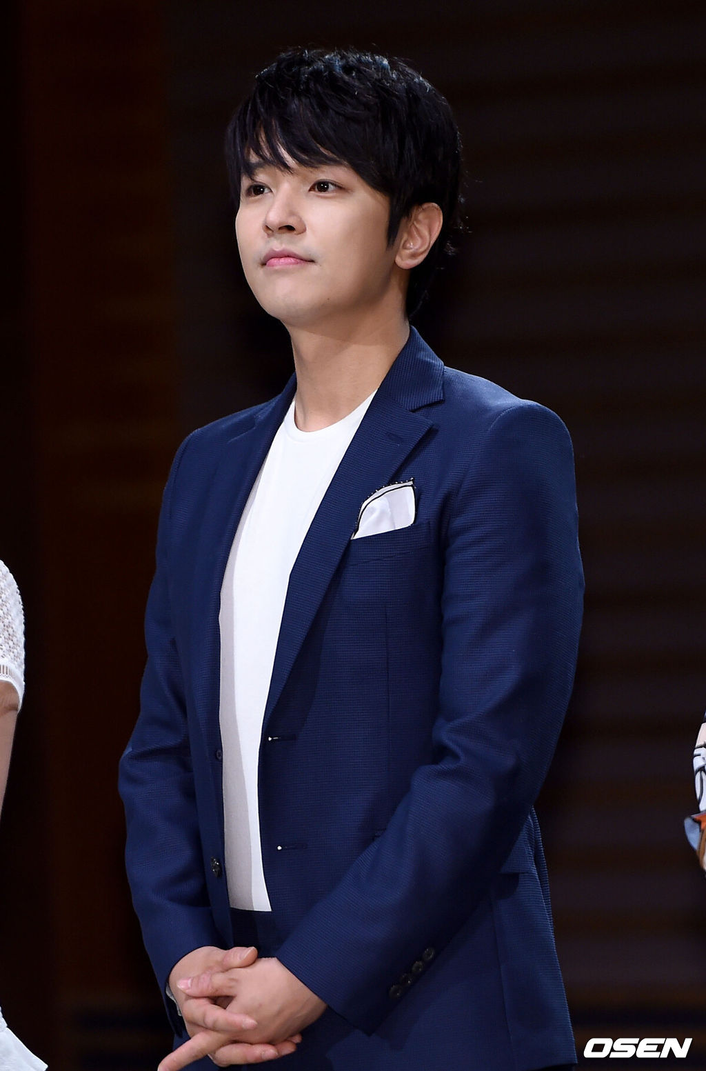 배우 김정훈이 20일 오후 서울 상암동 MBC신사옥에서 진행된 일일연속극 '다시 시작해' 제작발표회에 참석해 인사하고 있다. /dreamer@osen.co.kr