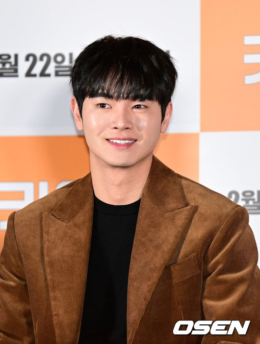 [OSEN=최규한 기자] 13일 오후 서울 CGV 용산아이파크몰에서 영화 ‘카운트’ (감독 권혁재) 언론시사회 및 간담회가 열렸다.영화 ‘카운트'는 금메달리스트 출신, 한번 물면 절대 놓지 않는 마이웨이 선생 시헌(진선규 분)이 오합지졸 제자들을 만나 세상을 향해 유쾌한 한 방을 날리는 이야기를 그린 영화다. 배우 장동주가 간담회에 참석해 인사말을 마친 뒤 미소짓고 있다. 2023.02.13 / dreamer@osen.co.kr