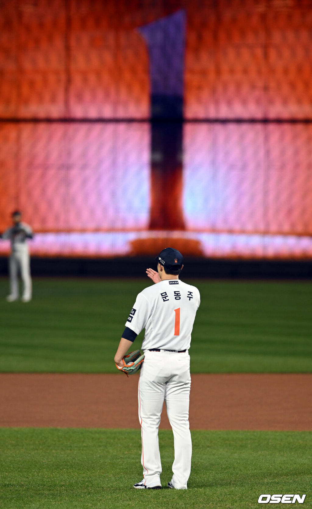 31일 대전 한화생명볼파크에서 2025 신한 SOL Bank KBO리그 포스트시즌 한국시리즈 5차전 한화 이글스와 LG 트윈스의 경기가 열렸다.이날 경기에 한화는 문동주를, LG는 톨허스트를 선발투수로 내세웠다. 한화 선발투수 문동주가 몸을 풀고  있다.  2025.10.31/spjj@osen.co.kr