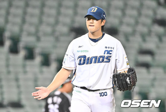 [OSEN=울산, 이석우 기자] 31일 울산 문수야구장에서 2025 울산-KBO Fall League 준결승 NC 다이노스와 LG 트윈스의 경기가 열렸다. NC 다이노스는 강태경이, LG 트윈스는 이지강이 선발 출전했다. NC 다이노스 선발투수 강태경이 2회초 2사 2,3루 LG 트윈스 이한림을 삼진으로 잡고 기뻐하고 있다. 2025.10.31 / foto0307@osen.co.kr