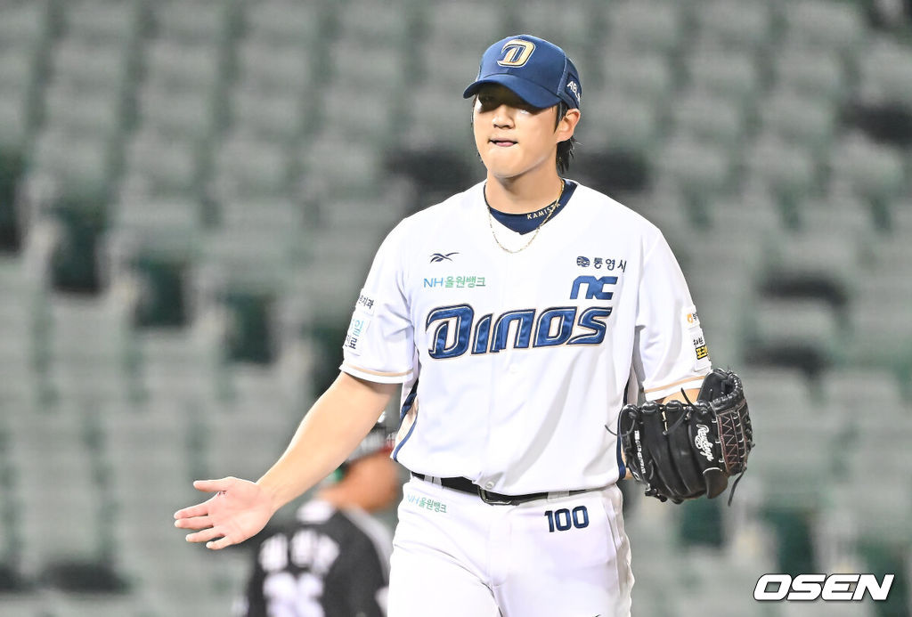 31일 울산 문수야구장에서 2025 울산-KBO Fall League 준결승 NC 다이노스와 LG 트윈스의 경기가 열렸다. NC 다이노스는 강태경이, LG 트윈스는 이지강이 선발 출전했다. NC 다이노스 선발투수 강태경이 2회초 2사 2,3루 LG 트윈스 이한림을 삼진으로 잡고 기뻐하고 있다. 2025.10.31 / foto0307@osen.co.kr