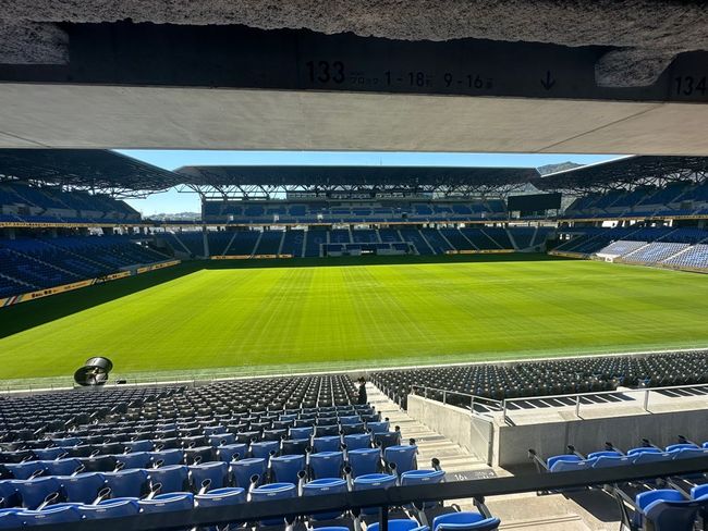 [사진] 축구장과 농구장이 붙어있는 나가사키 스타디움시티