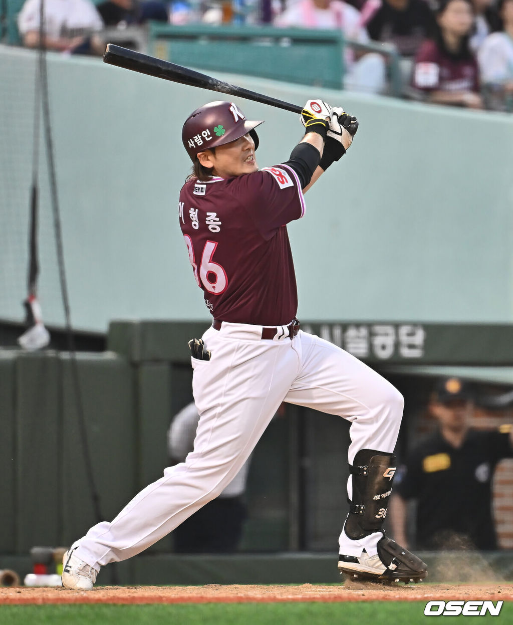 17일 울산 문수야구장에서 2025 신한 SOL 뱅크 KBO 리그 NC 다이노스와 키움 히어로즈의 더블헤더 2차전 경기가 열렸다. 홈팀 NC는 최성영이, 방문팀 키움은 김연주가 선발로 나섰다.키움 히어로즈 이형종이 3회초 우전 안타를 치고 있다. 2025.05.17 / foto0307@osen.co.kr