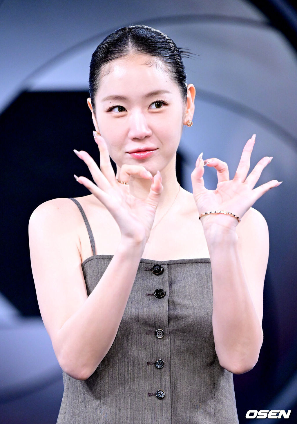 11일 오후 경기도 고양시 MBC 드림센터 녹화 스튜디오에서 MBC에브리원 ‘히든아이’ 1주년 기자간담회가 열렸다.‘히든아이’는 CCTV, 바디캠, 블랙박스 등 다양한 영상을 통해 사건, 사고를 분석하는 범죄 분석 코멘터리 쇼이다.가수 소유가 포토타임을 하고 있다. 2025.08.11 / dreamer@osen.co.kr