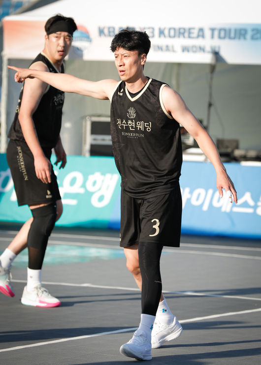 [사진] 전수현웨딩의 주장 겸 감독 김철