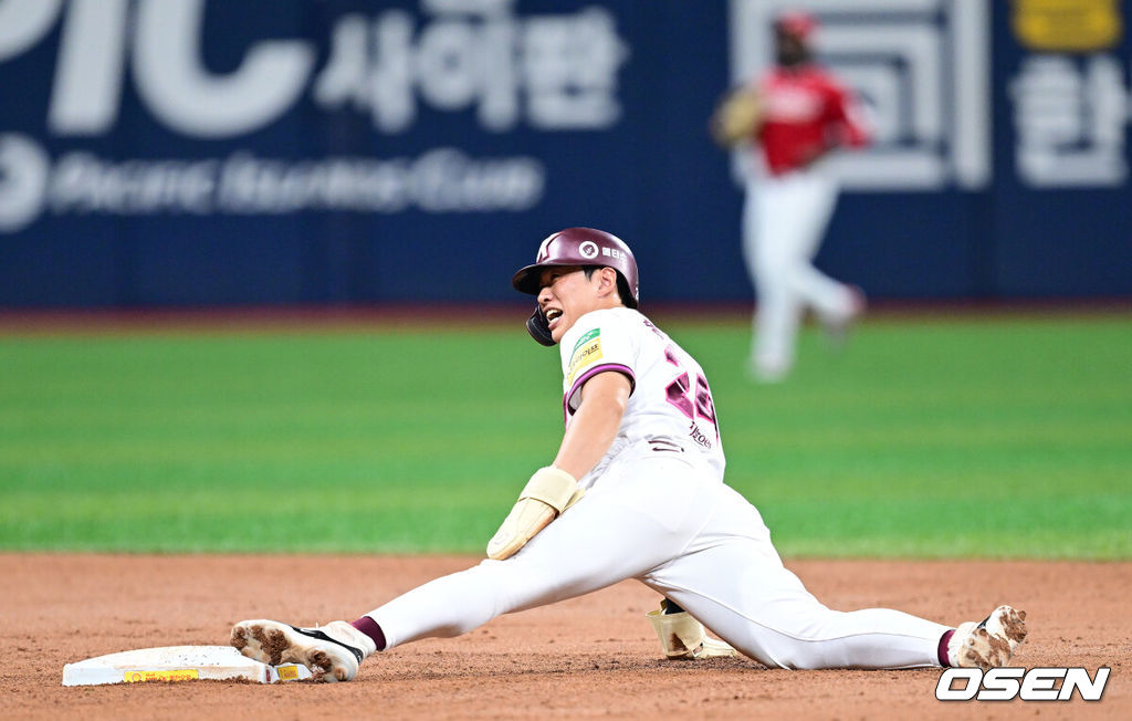 3회말 2사 1루 상황 키움 이주형 타석 때 주자 송성문이 2루 도루에 성공하고 있다. 31 연속 도루로 KBO리그 역대 최다 신기록 달성 기록. 2025.06.17 / dreamer@osen.co.kr