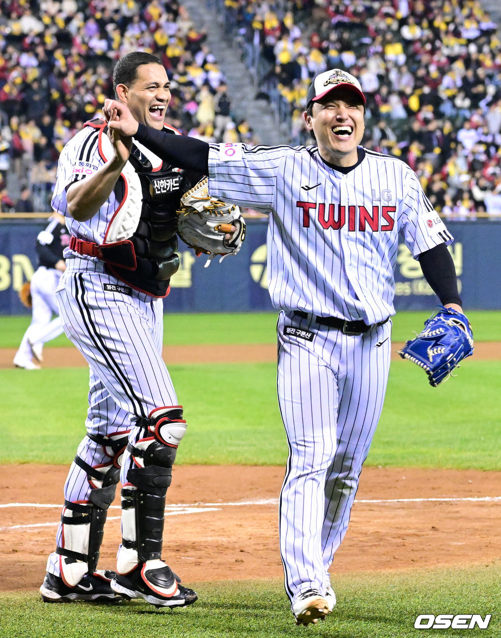 포수 치리노스와 투수 박동원. 다시 보기 쉽지않은 진귀한 투샷.