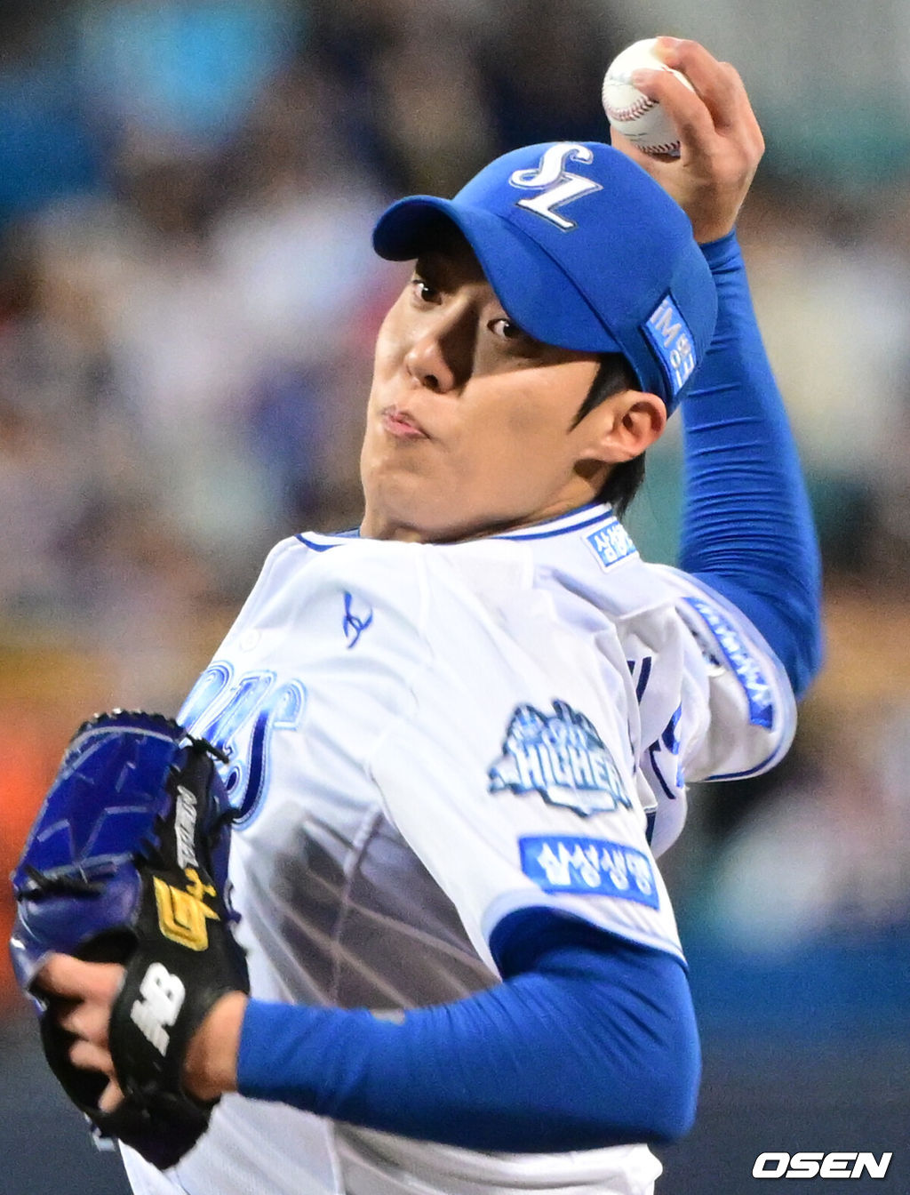 22일 대구 삼성라이온즈파크에서 2025 신한 SOL Bank KBO리그 포스트시즌 플레이오프 4차전 삼성 라이온즈와 한화 이글스의 경기가 열렸다.홈팀 삼성은 원태인, 방문팀 한화는 정우주를 선발로 내세웠다.1회초 삼성 원태인이 역투하고 있다. 2025.10.22 /cej@osen.co.kr