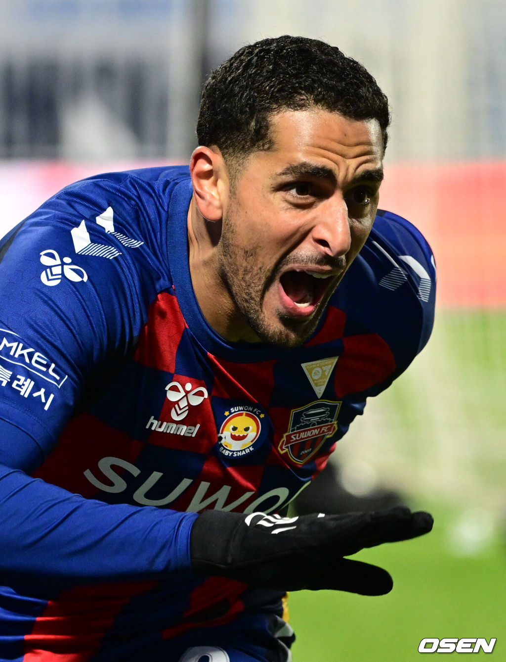 2일 수원종합운동장에서 하나은행 K리그1 2025 35라운드(파이널B 2라운드) 수원FC와 대구FC의 경기가 열렸다.홈팀 수원FC는 승점 38(10승 8무 16패) 10위, 원정팀 대구는 승점 28(6승 10무 18패)로 최하위 12위를 기록 중이다.후반 수원FC 싸박이 선제골을 넣은 뒤 세리머니를 하고 있다. 2025.11.02 /cej@osen.co.kr