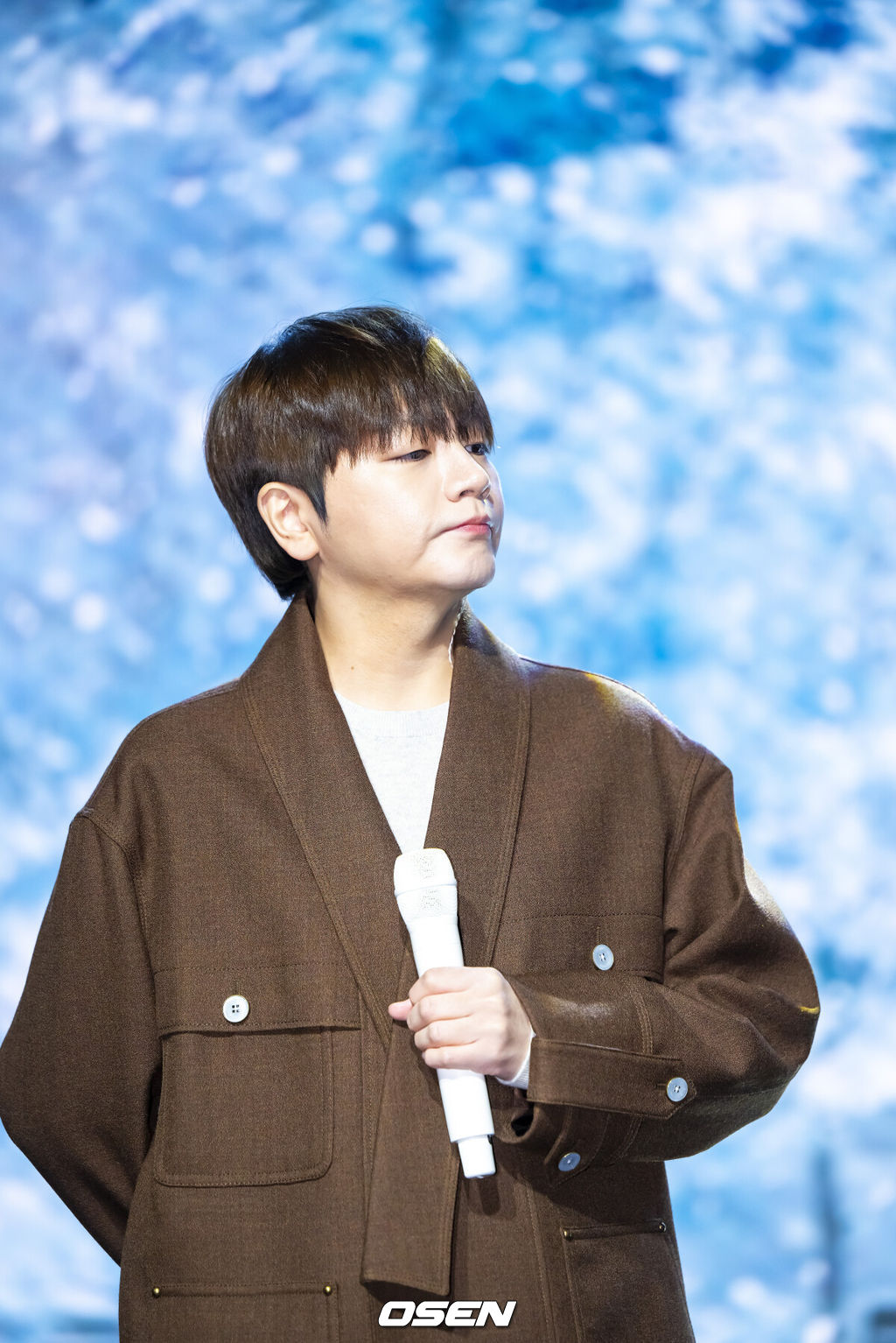 3일 오후 서울 일지아트홀에서 ‘어반자카파(URBAN ZAKAPA)’ EP앨범 ‘STAY’관련 음감회가 진행됐다.2021년 EP 앨범 이후 4년 만의 반가운 컴백이다. 이번 어반자카파의 ‘스테이’는 팝, 알앤비, 발라드, 모던록 등 다양한 장르를 정교하게 융합해 단순 여러 장르를 나열한 집합의 곡이 아니라 하나의 서사적 흐름을 지닌 작품의 곡으로 다채로운 장르를 녹여낸 팝음악을 선보일 예정이다. 어반자카파 조현아가 열창하고 있다. 2025.11.03 / soul1014@osen.co.kr