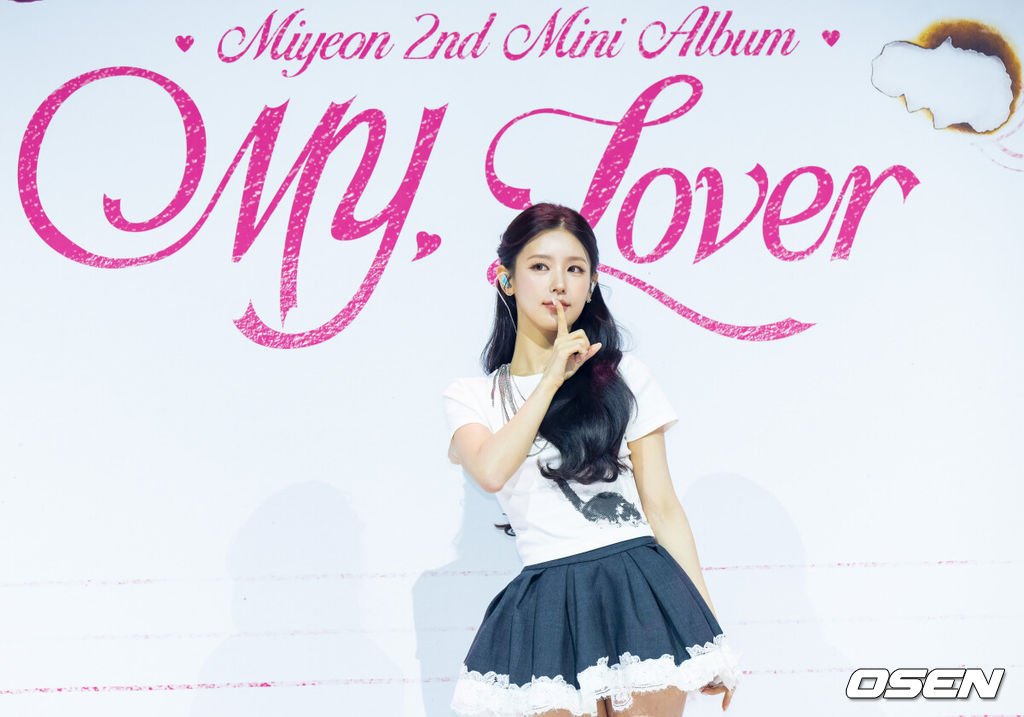 3일 오후 서울 블루스퀘어에서 ‘아이들 미연 미니 2집 'MY, Lover' 발매 기념 미디어 쇼케이스가 진행됐다.2022년 첫 미니 앨범 '마이(MY)' 이후 3년6개월 만에 발매하는 새 앨범이다.아이들 미연이 포즈를 취하고 있다.   2025.11.03 / soul1014@osen.co.kr