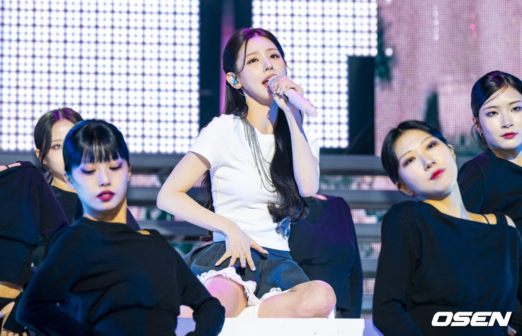 3일 오후 서울 블루스퀘어에서 ‘아이들 미연 미니 2집 'MY, Lover' 발매 기념 미디어 쇼케이스가 진행됐다.<br /><br />2022년 첫 미니 앨범 '마이(MY)' 이후 3년6개월 만에 발매하는 새 앨범이다.<br /><br />아이들 미연이 열창하고 있다.   2025.11.03 / soul1014@osen.co.kr