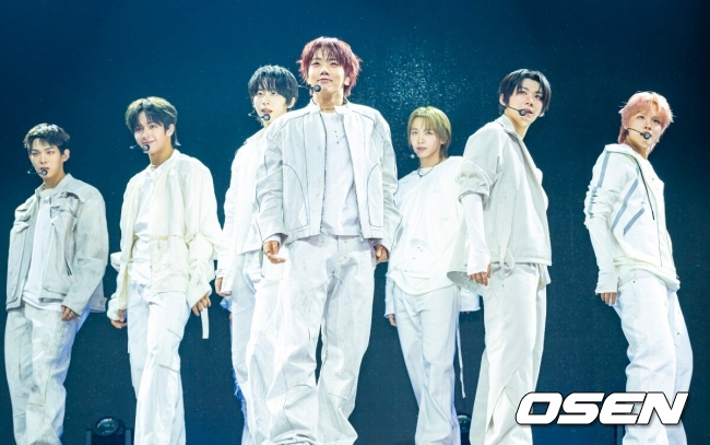 4일 서울 광장동 예스24 라이브홀에서 그룹 아홉(AHOF)의 두 번째 미니앨범 'The Passage(더 패시지)' 쇼케이스가 진행됐다.  아홉(스티븐, 서정우, 차웅기, 장슈아이보, 박한, 제이엘, 박주원, 즈언, 다이스케)의 이번 '더 패시지' 앨범은 타이틀곡 '피노키오는 거짓말을 싫어해'를 포함해 총 다섯 개의 곡이 수록됐다.  그룹 아홉이 포즈를 취하고 있다. 2025.11.04 / soul1014@osen.co.kr