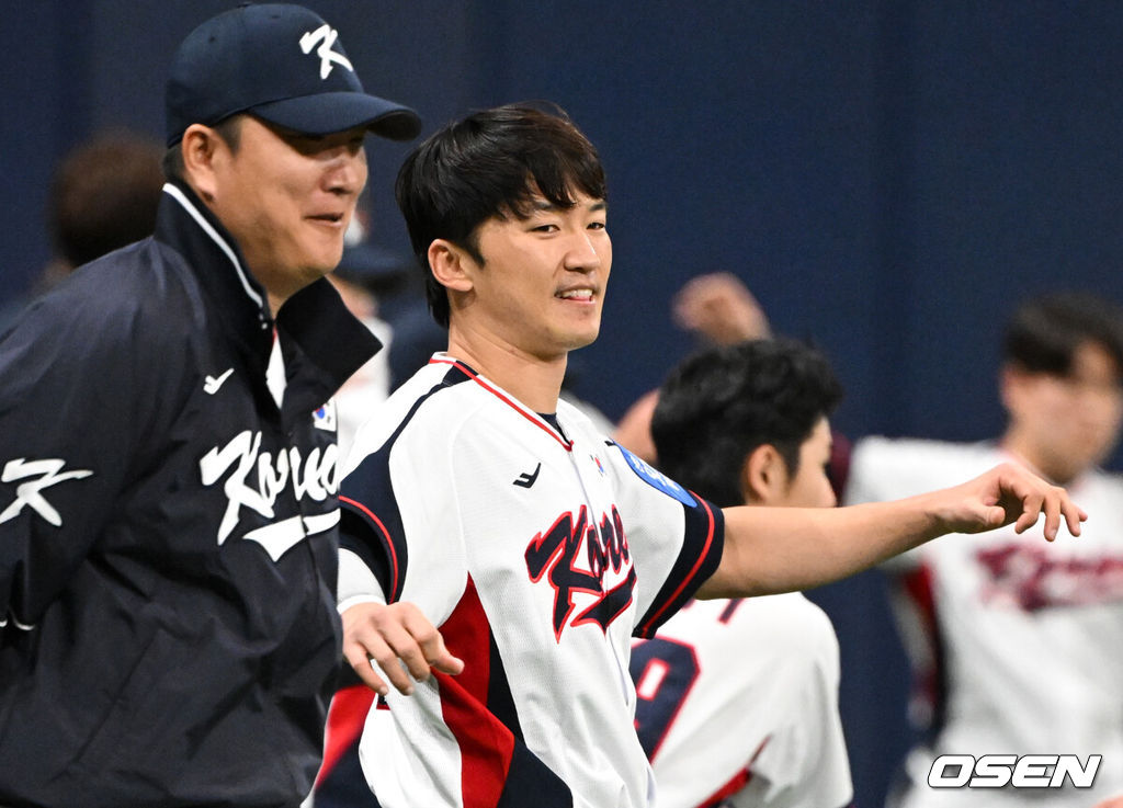 류지현 감독이 이끄는 야구 대표팀이 4일 고척스카이돔에서 훈련을 진행했다.대표팀은 오는 8일과 9일 고척스카이돔에서 열리는 2025 K-베이스볼 시리즈 체코 대표팀과의 2경기를 시작으로 15일과 16일 양일에 걸쳐 도쿄돔에서 일본 대표팀과 2경기를 치른다.  야구대표팀이 박해민이 몸을 풀고 있다. 2025.11.04 /cej@osen.co.kr