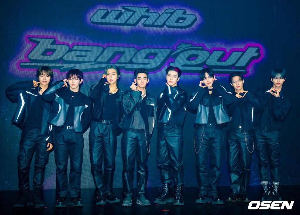 휘브(WHIB) 네 번째 싱글 앨범 [BANG OUT] 발매 기념 쇼케이스가 9일 오후 서울 강남구 성암아트홀에서 열렸다.휘브(제이더, 하승, 진범, 유건, 이정, 재하, 인홍, 원준)는 오늘(9일) 네 번째 싱글 앨범 ‘BANG OUT’을 발매한다. 이 앨범에는 타이틀곡 ‘BANG OUT’ 외에 ‘Still Typing..(부제: 빈칸)’ 등이 수록된다. 힙합부터 R&B까지, 다양한 장르를 소화한다.휘브 멤버들이 포토타임을 갖고 있다. 2025.04.09 / rumi@osen.co.kr