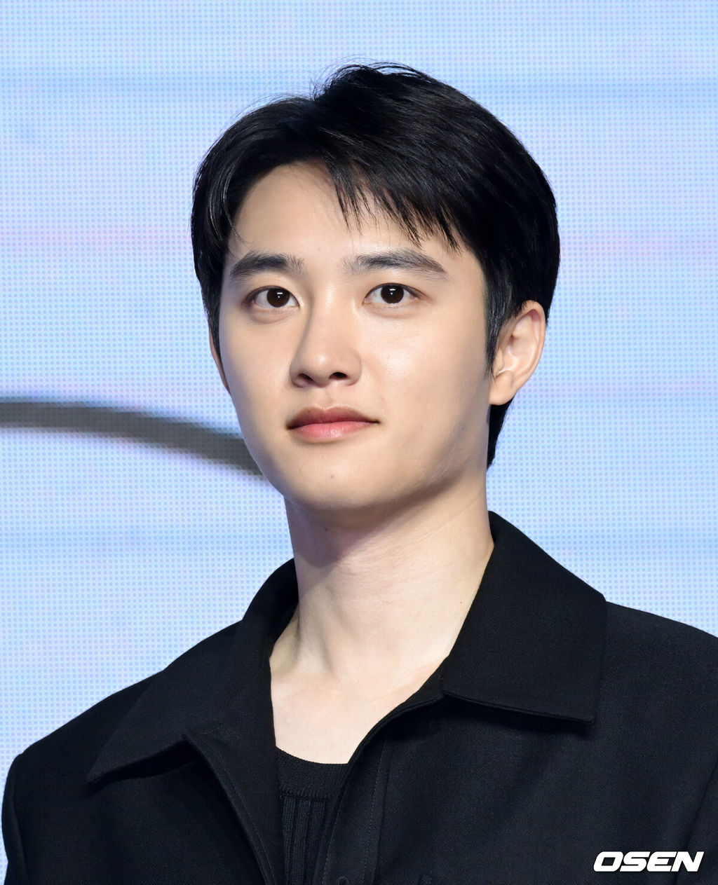 디즈니+ 오리지널 시리즈 ‘조각도시’ 제작발표회가 서울 영등포구 여의도 콘래드 서울에서 열렸다.‘조각도시’는 평범한 삶을 살던 태중(지창욱)이 어느 날 억울하게 흉악한 범죄에 휘말려 감옥에 가게 되고, 모든 것은 요한(도경수)에 의해 계획되었다는 것을 알게 되면서 그를 향한 복수를 실행하는 액션 드라마를 그린 작품이다. 이날 현장에는 지창욱, 도경수, 김종수, 조윤수 그리고 이광수가 참석했다.배우 도경수가 포즈를 취하고 있다. 2025.11.03 /cej@osen.co.kr