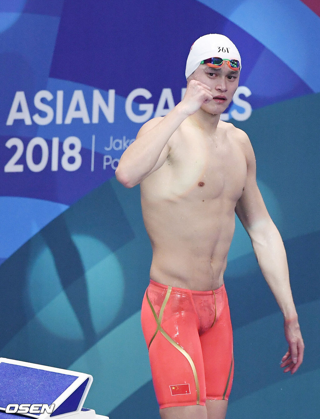 24일(현지시간) 인도네시아 자카르타 겔로라 붕 카르노(GBK) 아쿠아틱스타디움 경기장에서 2018 자카르타-팔렘방 아시안게임 수영 남자 1500M 자유형 결승 경기가 열렸다.중국 쑨양이 역영을 펼친 후 기뻐하고 있다./sunday@osen.co.kr