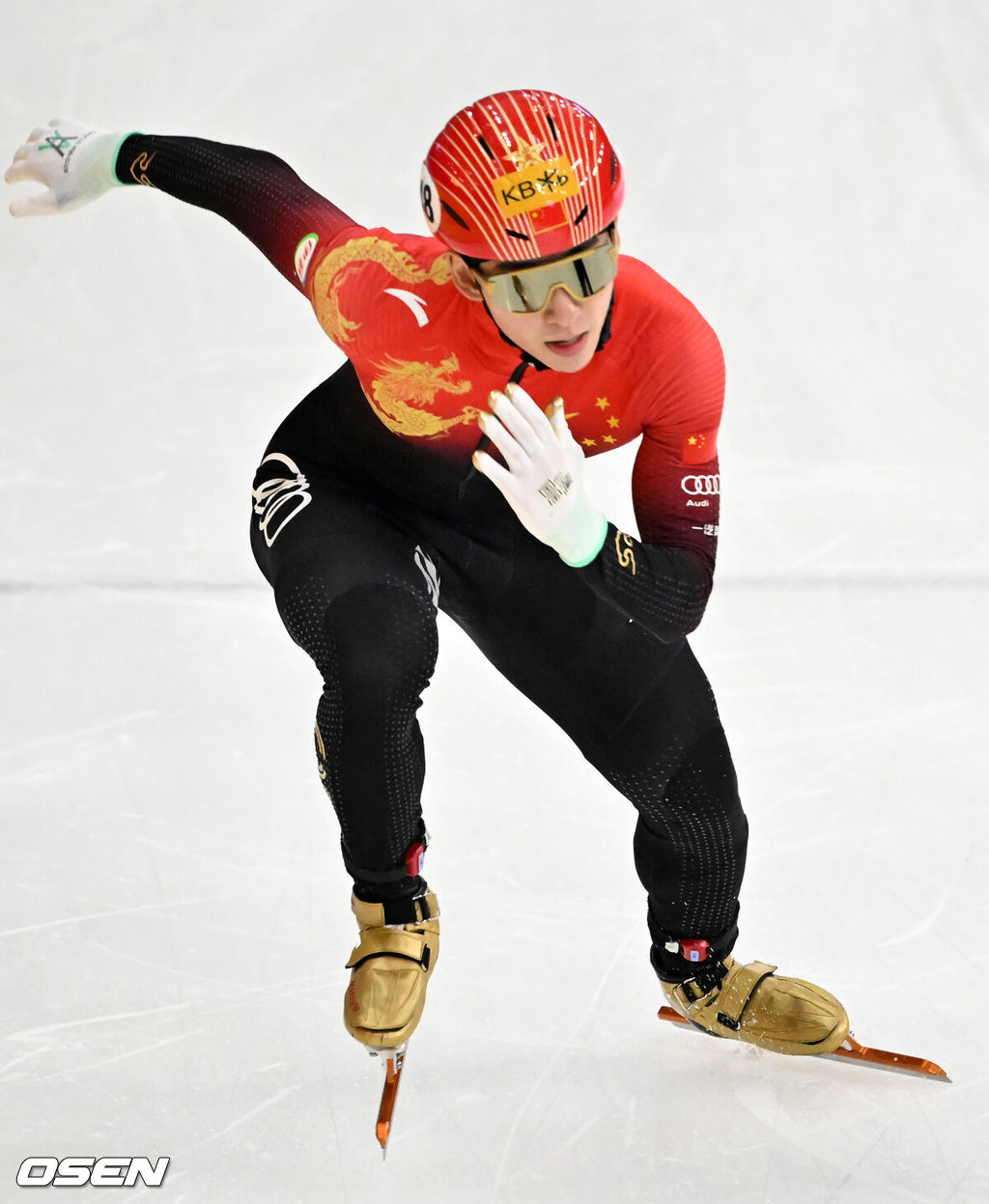 10일 서울 목동 아이스링크에서 '2023 KB금융 국제빙상경기연맹(ISU) 쇼트트랙 세계선수권대회' 예선전 경기가 진행됐다.남자 1000m 예선전에서 중국 린샤오쥔(한국 이름 임효준)이 질주를 하고 있다. 2023.03.10 / rumi@osen.co.kr