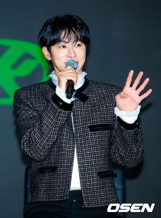 5일 오후 서울 송파구 신천동 소피텔 앰배서더 서울 호텔에서 유노윤호 정규 1집 ‘I-KNOW’ 발매 기념 기자간담회가 열렸다.올해 데뷔 22주년을 맞는 1.5세대 K-팝 그룹의 대표주자인 한류듀오 '동방신기'(TVXQ) 유노윤호가 5일 오후 첫 정규 앨범 '아이-노우(I-KNOW)'를 발매한다. 이번 앨범은 더블 타이틀곡 '스트레치(Stretch)'와 '보디 랭귀지(Body Language)'를 포함한 열 곡이 실렸다.유노윤호가 간담회를 하고 있다. 2025.11.05 /rumi@osen.co.kr