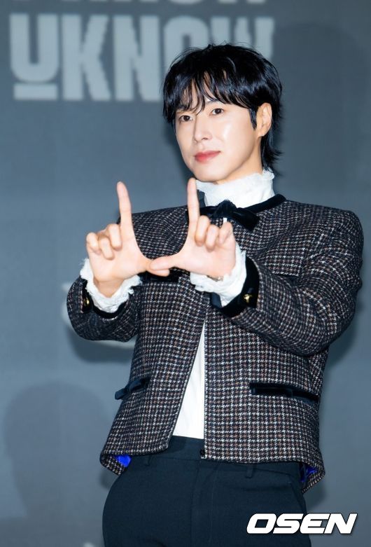 5일 오후 서울 송파구 신천동 소피텔 앰배서더 서울 호텔에서 유노윤호 정규 1집 ‘I-KNOW’ 발매 기념 기자간담회가 열렸다.  올해 데뷔 22주년을 맞는 1.5세대 K-팝 그룹의 대표주자인 한류듀오 '동방신기'(TVXQ) 유노윤호가 5일 오후 첫 정규 앨범 '아이-노우(I-KNOW)'를 발매한다. 이번 앨범은 더블 타이틀곡 '스트레치(Stretch)'와 '보디 랭귀지(Body Language)'를 포함한 열 곡이 실렸다.  유노윤호가 간담회를 하고 있다. 2025.11.05 /rumi@osen.co.kr