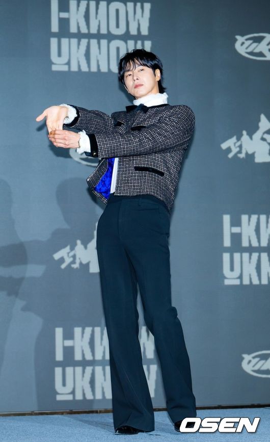 5일 오후 서울 송파구 신천동 소피텔 앰배서더 서울 호텔에서 유노윤호 정규 1집 ‘I-KNOW’ 발매 기념 기자간담회가 열렸다.올해 데뷔 22주년을 맞는 1.5세대 K-팝 그룹의 대표주자인 한류듀오 '동방신기'(TVXQ) 유노윤호가 5일 오후 첫 정규 앨범 '아이-노우(I-KNOW)'를 발매한다. 이번 앨범은 더블 타이틀곡 '스트레치(Stretch)'와 '보디 랭귀지(Body Language)'를 포함한 열 곡이 실렸다.유노윤호가 간담회를 하고 있다. 2025.11.05 /rumi@osen.co.kr