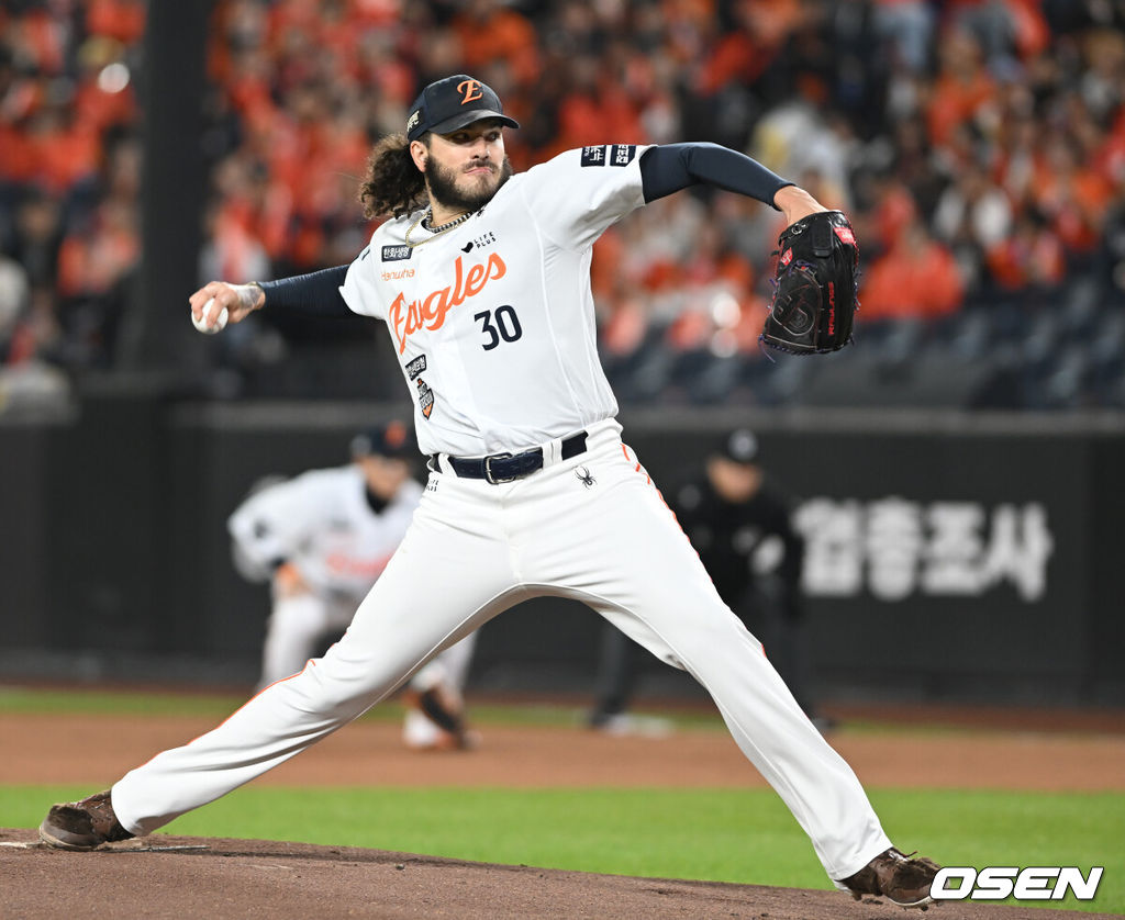 한화 선발투수 폰세가 역투하고 있다. 2025.10.29 /spjj@osen.co.kr